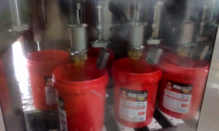 化工灌裝機(jī),200L灌裝機(jī),涂料油漆灌裝機(jī),潤滑油灌裝機(jī)